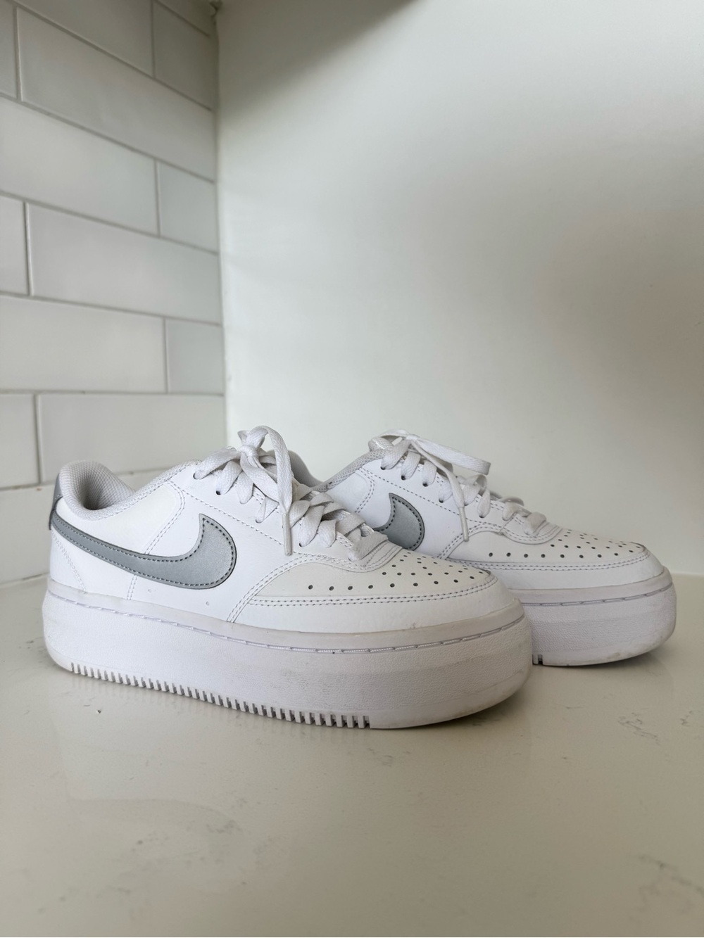 WOMEN'S NIKE COURT VISION ALTA LEATHER WHITE GREY SNEAKERS sz 8.5 - Picture 3 of 11